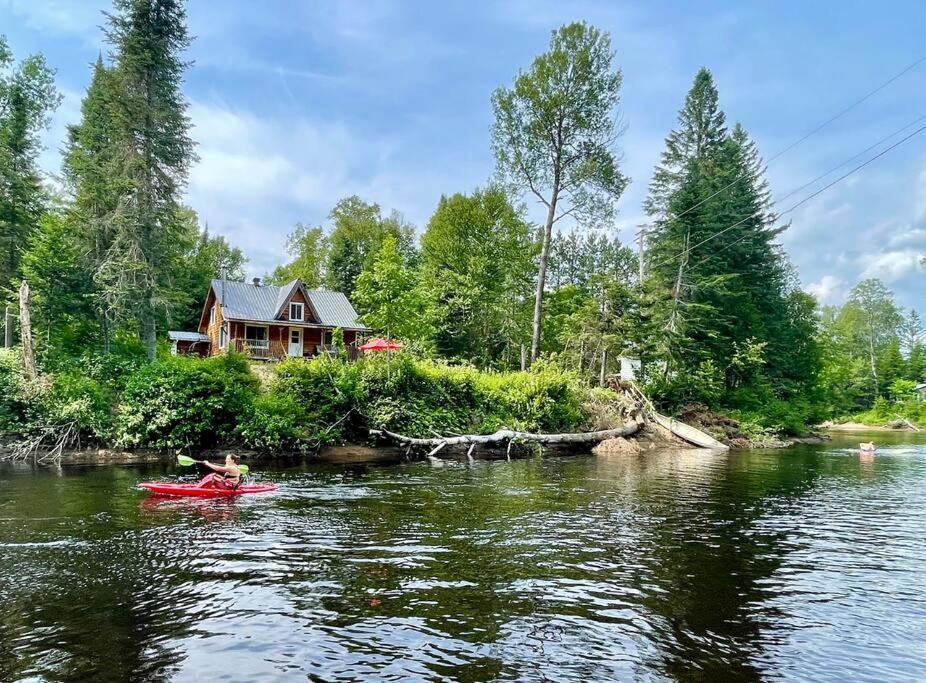 Chalet Riviere - Bord De Riviere - Romantique بلدية سان ألكسيس دي مونت المظهر الخارجي الصورة