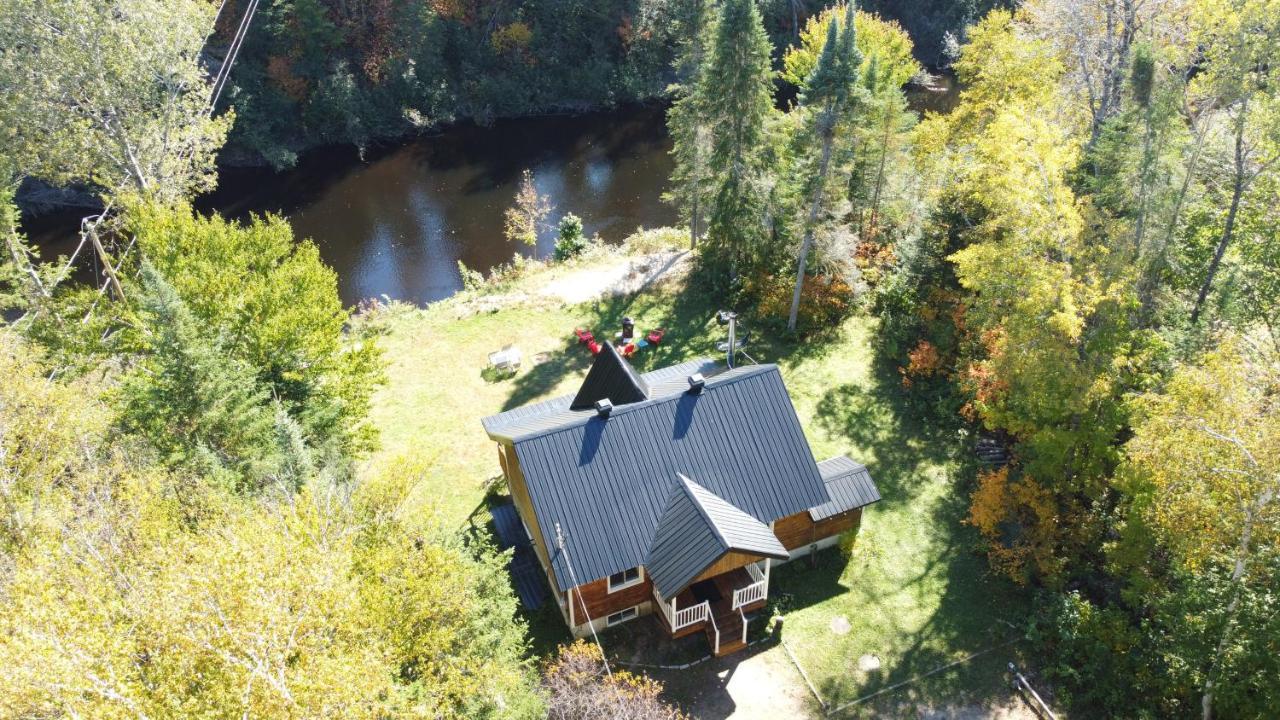 Chalet Riviere - Bord De Riviere - Romantique بلدية سان ألكسيس دي مونت المظهر الخارجي الصورة